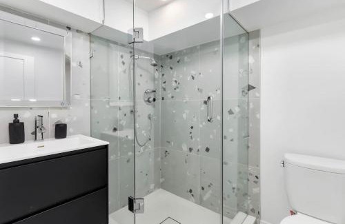 Parkdale House | Modern 1-BR Condo with Parking in Downtown Toronto