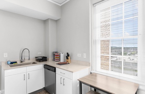Civil Rights Historic District Apartment | Modern 1br - 2mins to DT + Wifi + Gym +mins to UAB