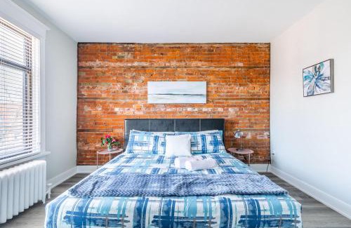 Central Hamilton Apartment | Modern 1King Bed Condo- James Street