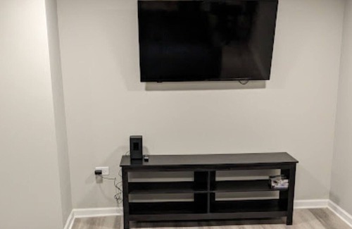 South Austin Apartment | Modern 2 BDRM Apartment in Chicago