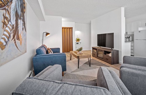 Fort McMurray Apartment | Modern 2 Bed 1bath Fort Mcmurray Fast Wi-fi Newly Reno