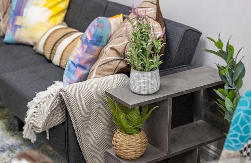 Bow West Apartment | Modern 2 Bed apartment in Bow with garden