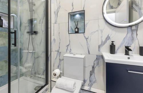 Bow West Apartment | Modern 2 Bed apartment in Bow with garden