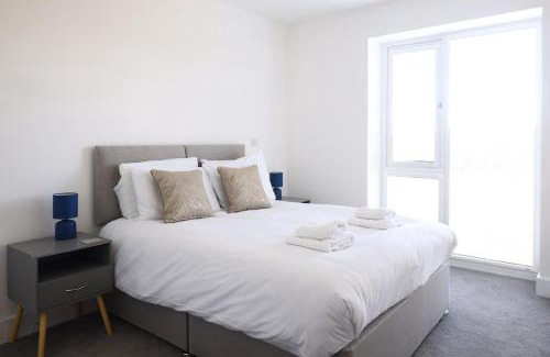 Bicester Apartment | Modern 2 bed close to Bicester Village, Parking