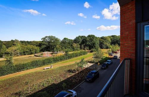 Bicester Apartment | Modern 2 bed close to Bicester Village, Parking