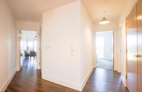 Bicester Apartment | Modern 2 bed close to Bicester Village, Parking
