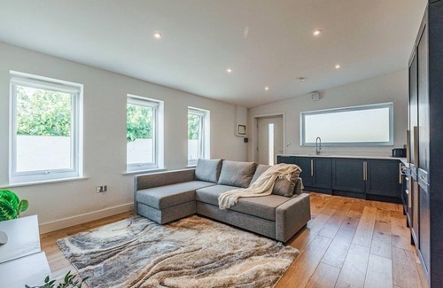 Reading House | Modern 2 Bed Reading House- City Centre- Near Reading Uni, Hospital & the Oracle