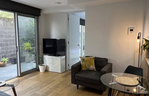 Heidelberg Apartment | Modern 2 Bedroom + 2 Bathroom apartment Heidelberg CBD