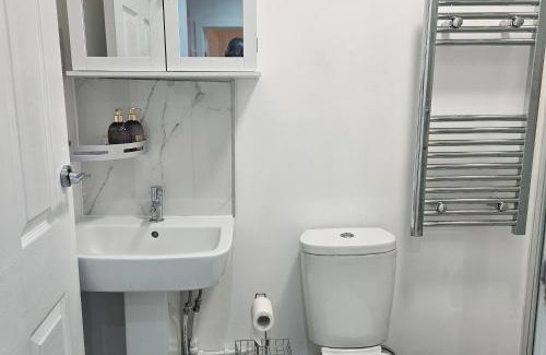 East Wickham Apartment | Modern 2-Bedroom Apartment Near Central London