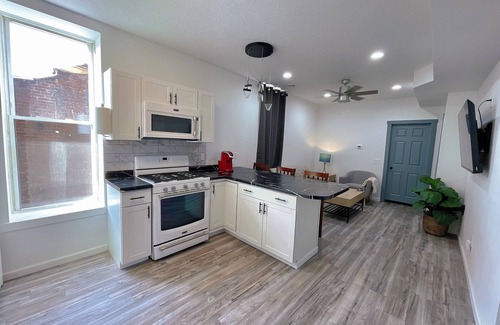 Dubuque Apartment | Modern 2-bedroom Apt - 1.5 Baths, En-suite Master, with WiFi, AC, free parking