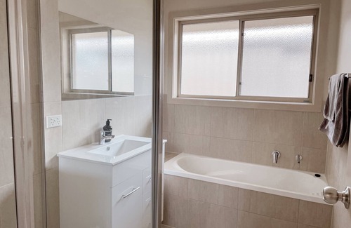 Mount Gambier House | Modern 2 Bedroom Unit Close to Amenities in a Peaceful Location