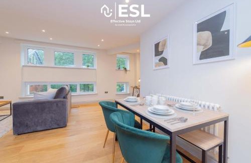 Shrewsbury Apartment | Modern 2 Bedroom Church Apartment 5 Mins to Town Centre - Free Parking