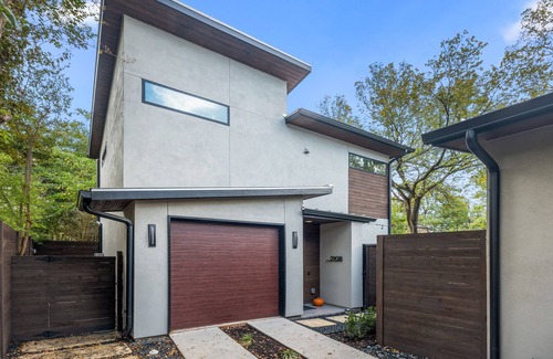 Cherrywood House | Modern 2 Bedroom Home near UT - Walk to bars and restaurants!