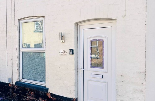 Lincoln House | Modern 2-bedroom house with WiFi and parking in Lincoln city