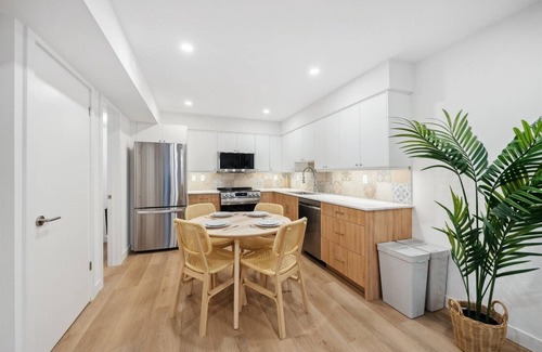 Midtown Toronto Apartment | Modern 2-Bedroom, Newly Renovated in Central Toronto