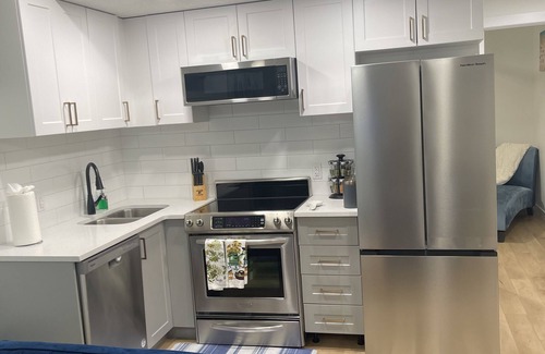 Southwest Edmonton House | Modern 2-bedroom suite in SW Edmonton close to Edmonton International Airport.