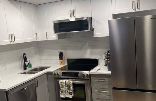 Southwest Edmonton House | Modern 2-bedroom suite in SW Edmonton close to Edmonton International Airport.