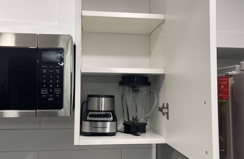 Southwest Edmonton House | Modern 2-bedroom suite in SW Edmonton close to Edmonton International Airport.