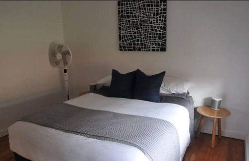 Rose Park Apartment | Modern 2-bedroom unit