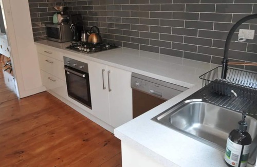 Rose Park Apartment | Modern 2-bedroom unit