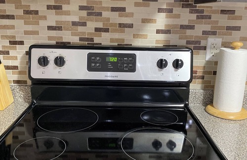 Brampton Apartment | Modern 2/BR/1bth basement unit