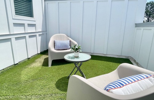 East Side House | Modern 2 BR/2.5 BH clean and cozy townhouse in a safe neighborhood