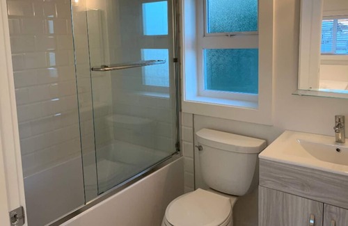 Hastings House | Modern 2-Level Two Bedroom Guest House