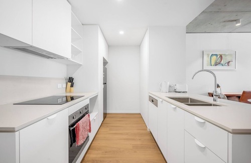 Phillip Apartment | Modern 2BDR Apt in Phillip Gym | Pool | Parking