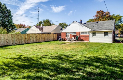 Forestview House | Modern 2Bdrm Westchester Home with brand-new out door HOT TUB