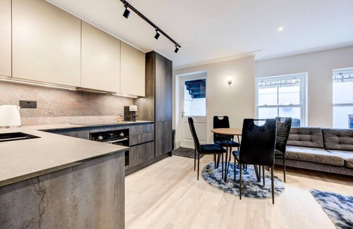 St. Pancras Apartment | Modern 2Bed 1 Bath 5ppl/1 min Russel Square Tube