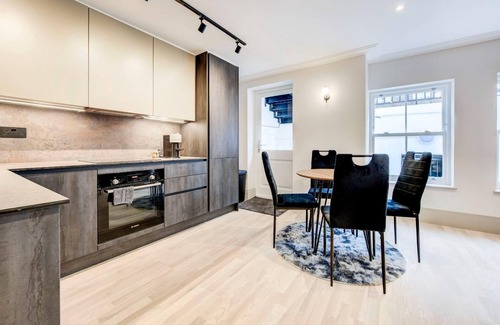 St. Pancras Apartment | Modern 2Bed 1 Bath 5ppl/1 min Russel Square Tube