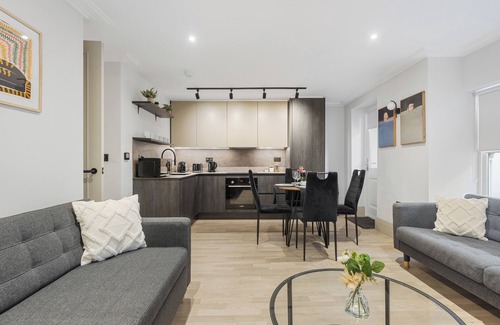 St. Pancras Apartment | Modern 2Bed 1 Bath 5ppl/1 min Russel Square Tube