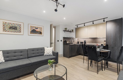St. Pancras Apartment | Modern 2Bed 1 Bath 5ppl/1 min Russel Square Tube