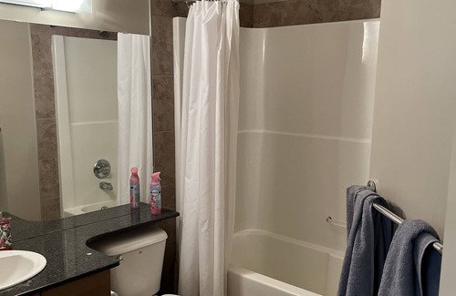 Southeast Edmonton Apartment | Modern 2bed 1bath condo with free gym and underground parking