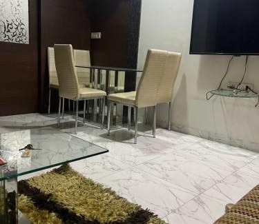 Lokhandwala Complex Apartment | Modern 2bhk in main Lokhandwala