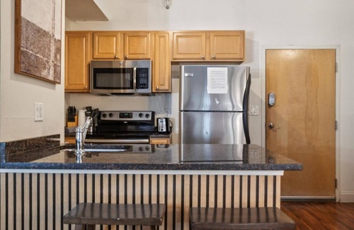 Newbold Condo | Modern 2BR/2BA with Fast Wifi, Gym, Garden, Target