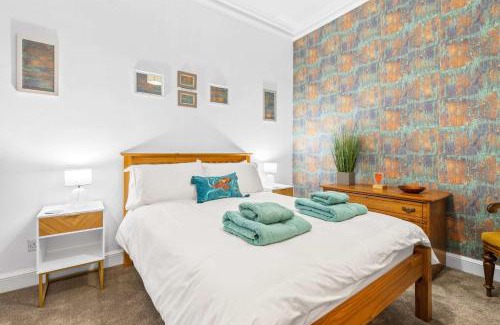 Oban Apartment | Modern 2BR Apt - Central Argyll Square Views