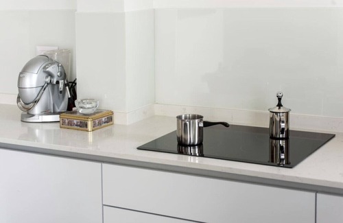 Ramat Hasharon Apartment | Modern 2BR Apt w Private Parking in City Center