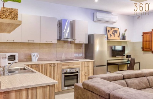 St. Julian's Apartment | Modern 2BR Apt with backyard in vibrant St Julians