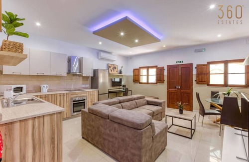 St. Julian's Apartment | Modern 2BR Apt with backyard in vibrant St Julians