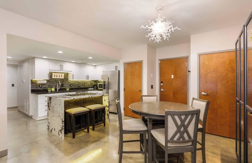 Short North Bed & Breakfast | Modern 2BR Condo w/Parking | Heart of Short North