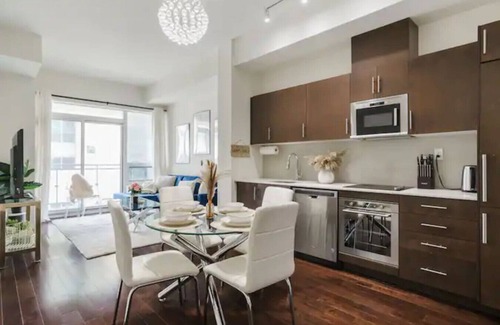 Old Town Apartment | Modern 2BR Condo w/Private Balcony in Downtown