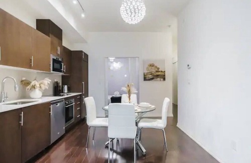 Old Town Apartment | Modern 2BR Condo w/Private Balcony in Downtown