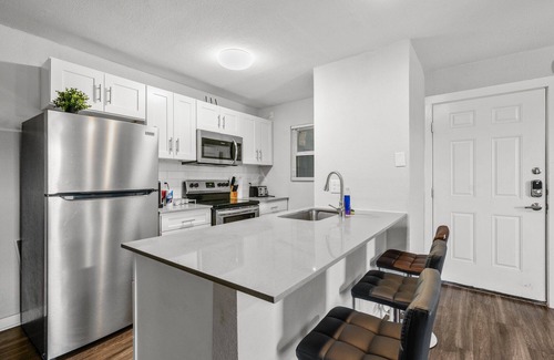 Hyde Park Apartment | Modern 2BR Near UT | Hyde Park | Evonify 3046