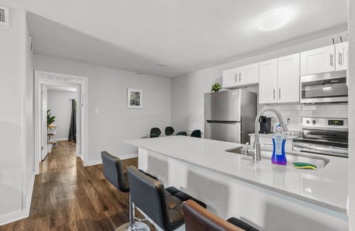 Hyde Park Apartment | Modern 2BR Near UT | Hyde Park | Evonify 3046