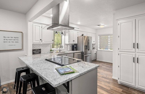 Bella Vista House | Modern 2BR Townhouse - Near Bike Trails & Golf