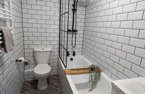 Halstead House | Modern 3 bed 1 bath house in Halstead with private garden, free parking and WiFi