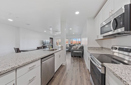 Topaz Lake Condo | Modern 3-bed, 2-bath suite with a beautiful view of Topaz Lake.