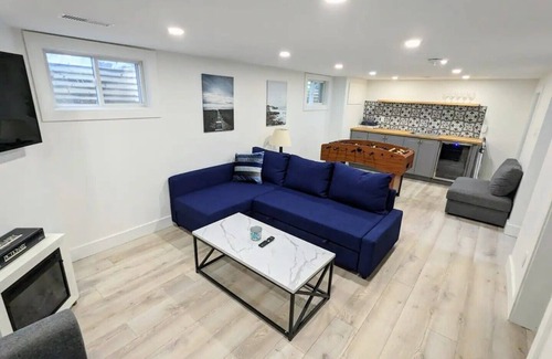 Port Weller House | Modern 3 bed house, steps from beach and minutes from wineries. Pet friendly!