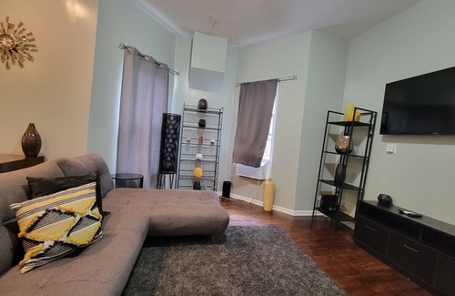 Washington Park Apartment | Modern 3 bed near University of Chicago and Hyde Park